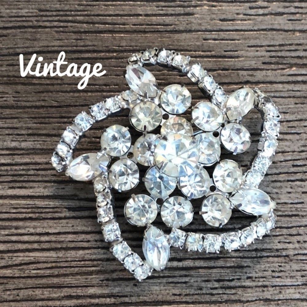 Vintage Cut Glass Rhinestone Star Shaped Pin